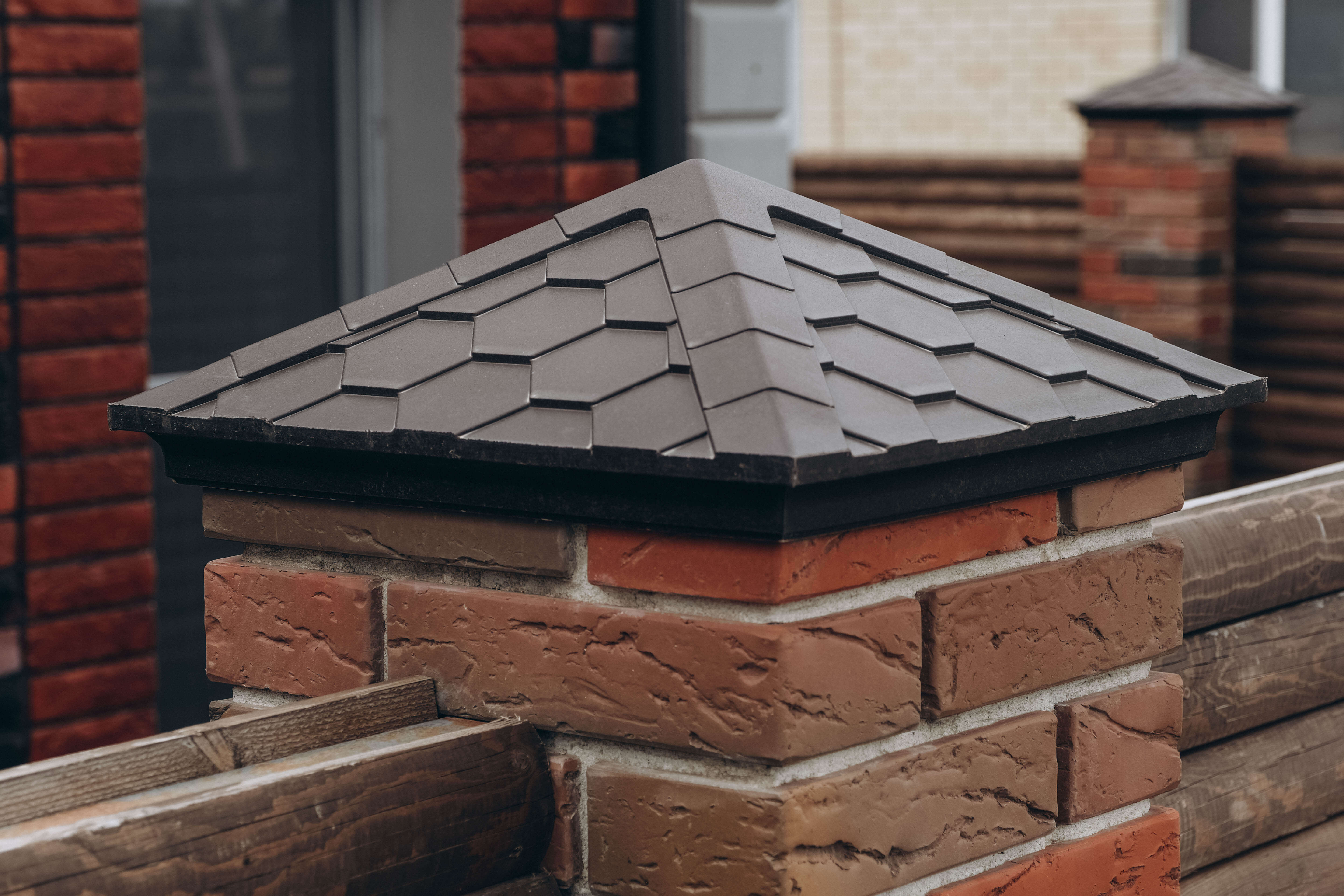 Колпак Zking Эверест Коричневый на столб 1.5х1.5 кирпича (390х390мм) в Норильске фото